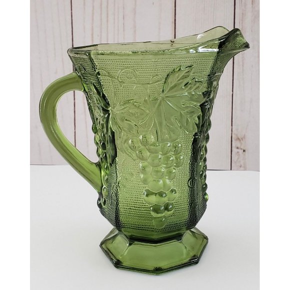 Green HARVEST GRAPE PITCHER Octagonal Paneled Sides Vtg Anchor Hocking Glass. - Picture 3 of 6